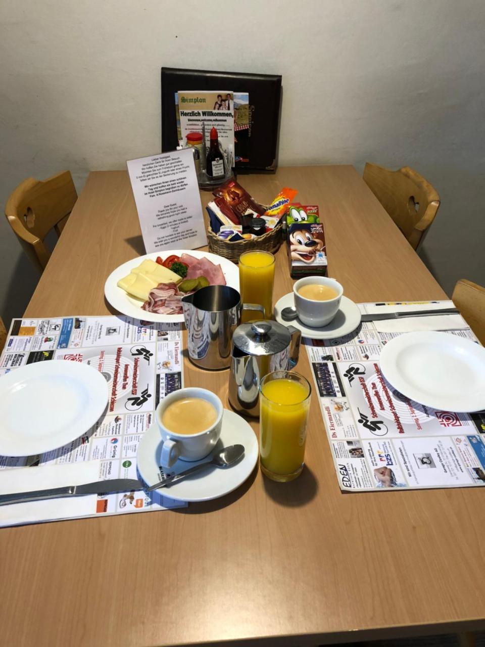 Hotel Restaurant Simplon Фрутиген Екстериор снимка
